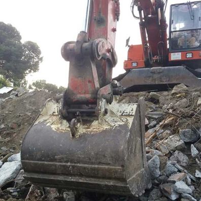 Excavaciones Juan Arenas excavadora 8