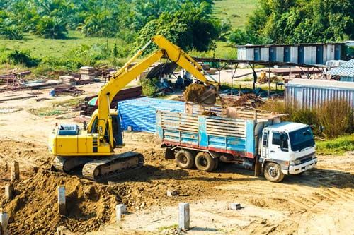 Excavaciones Juan Arenas excavadora y camión